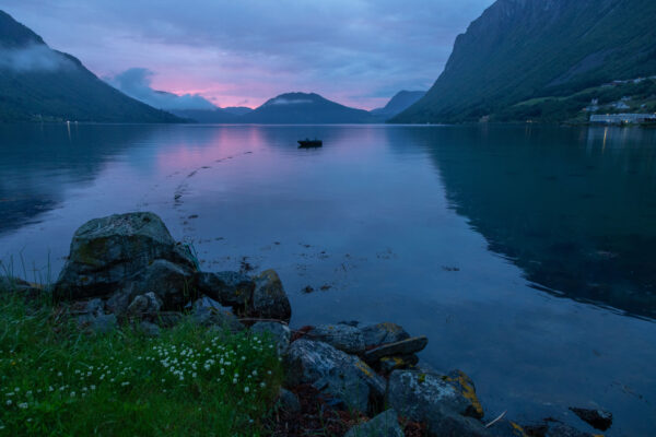 Morgens um halb drei kommen wir in Langevåg an.